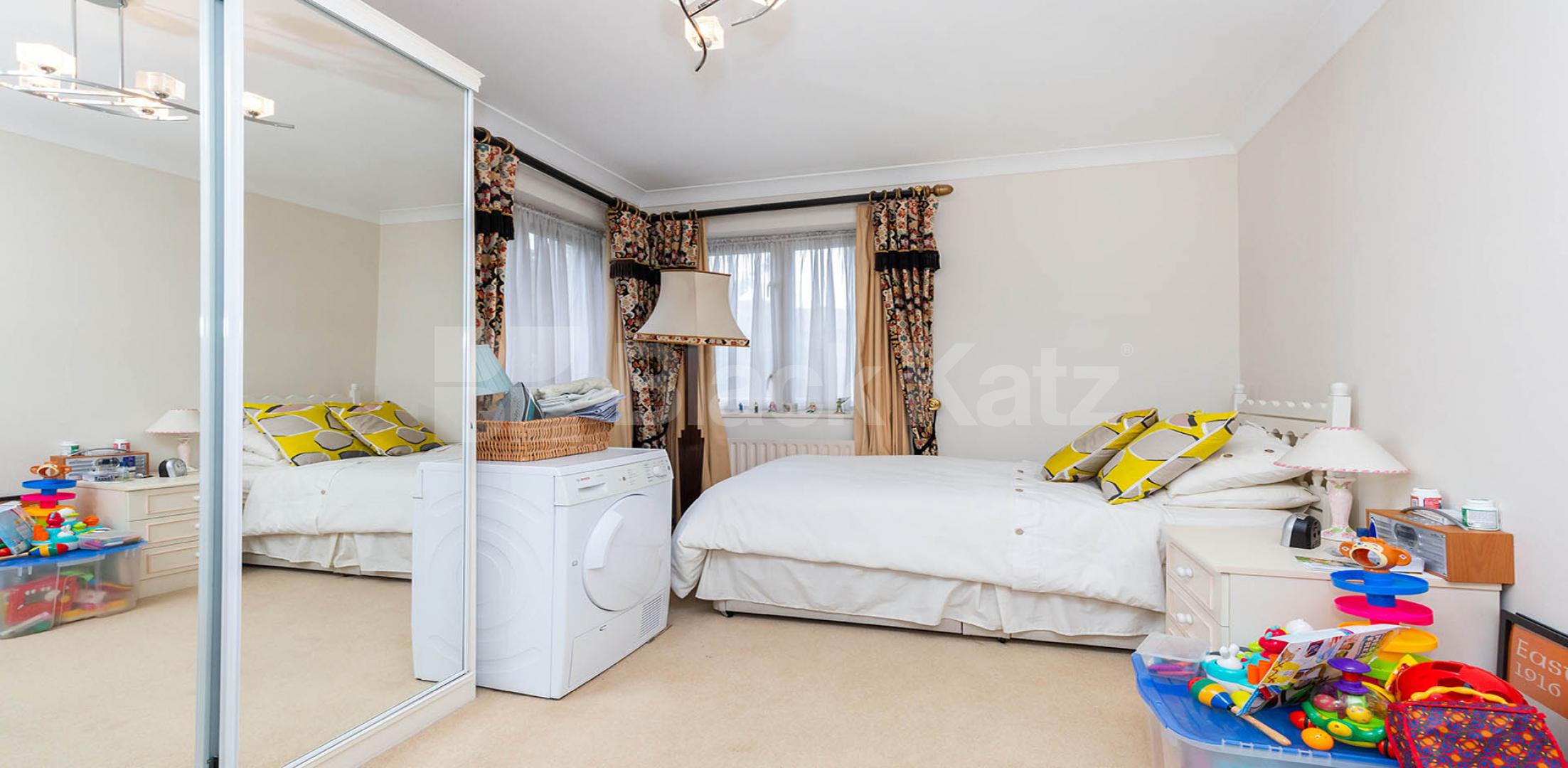 			NEW INSTRUCTION!, 3 Bedroom, 2 bath, 1 reception Apartment			 Hendon Lane, FINCHLEY